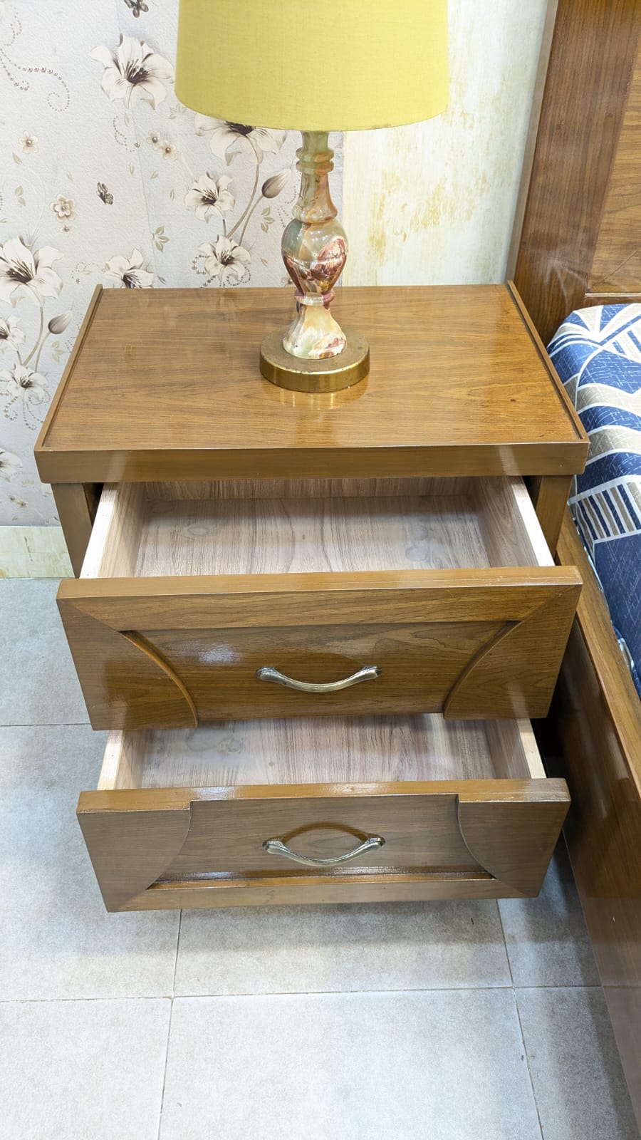 King Size Bed With 2 Side table