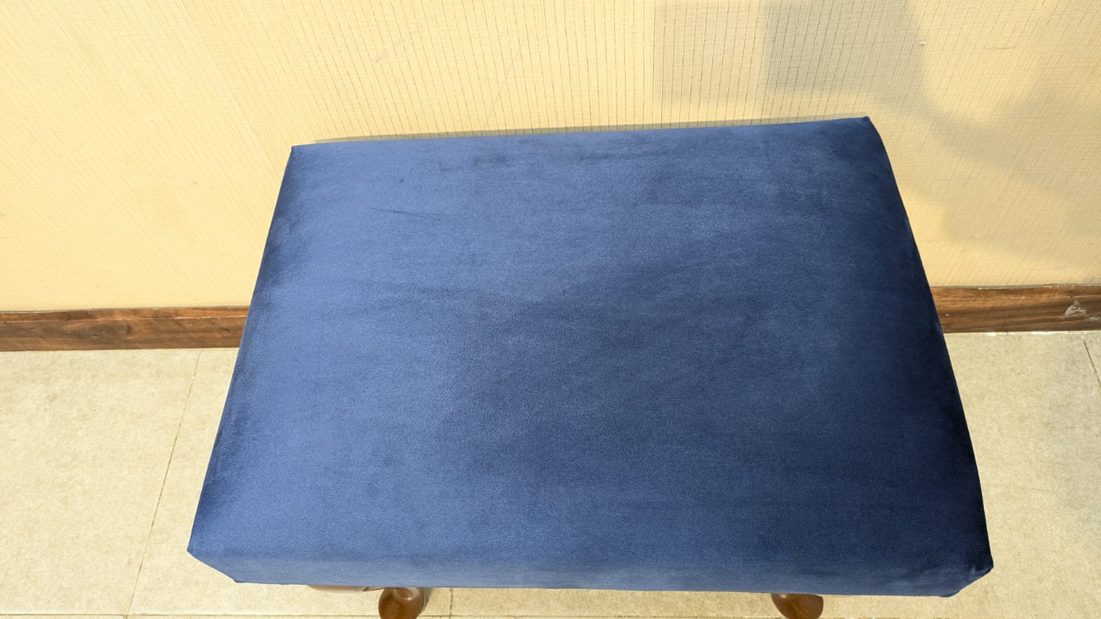 2 Seater Seattee with 4 Stools Or Pedicure Set