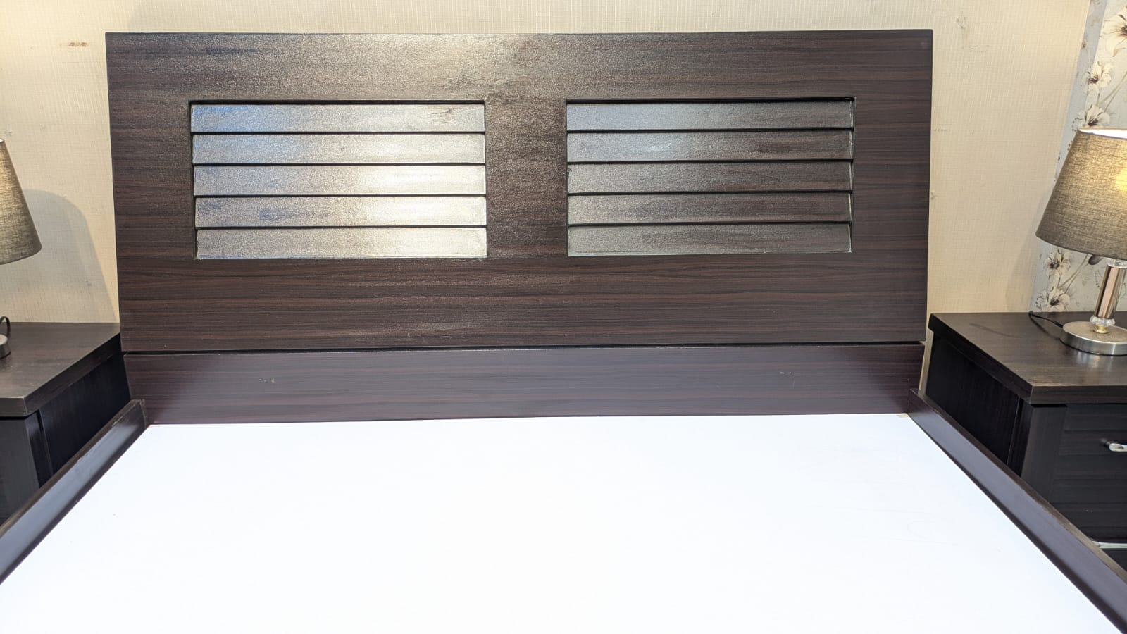 Queen Size Bed With 2 Side Tables