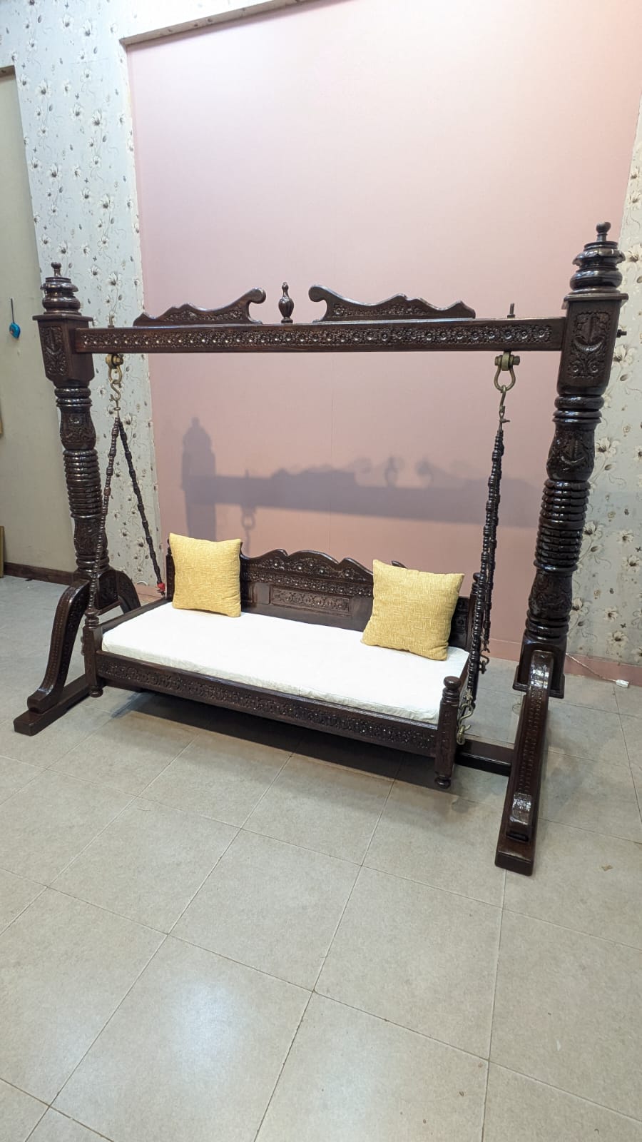 Chinioti jhoola In Solid Sheesham Wood