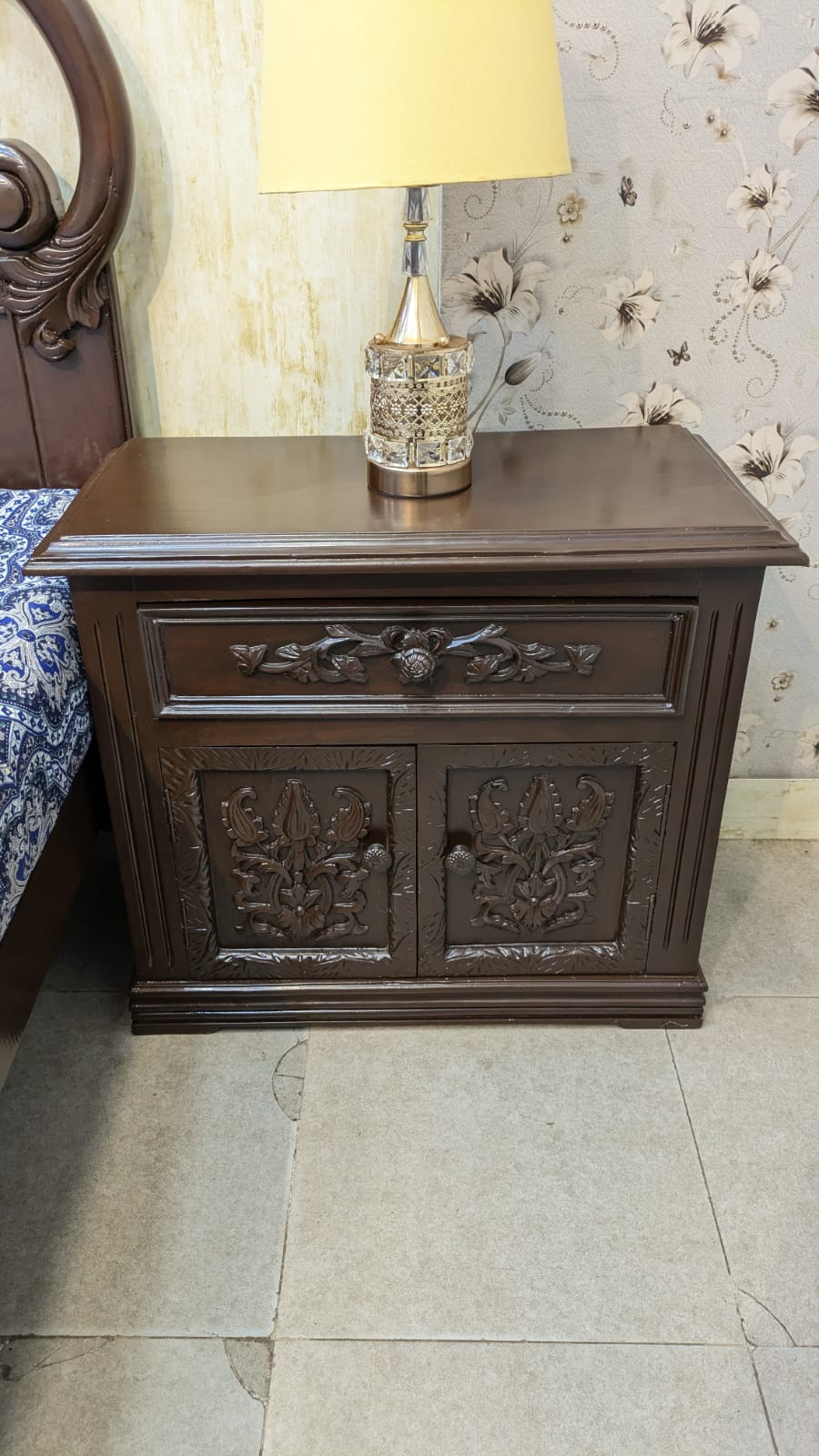 King Size Bed With 2 Side Tables