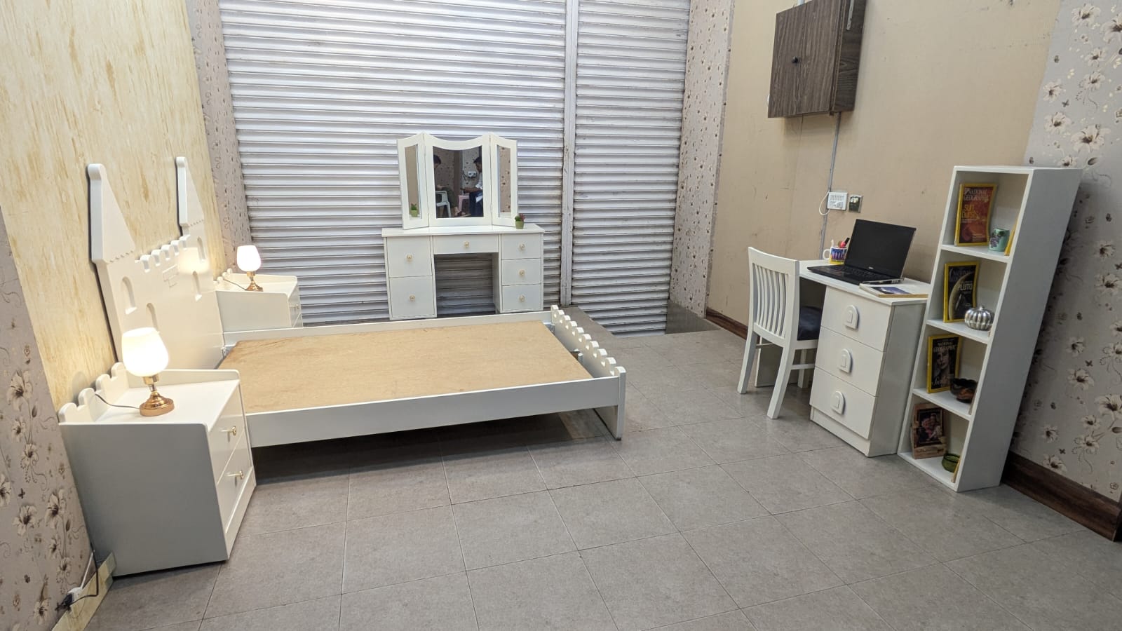 Twin Size Bed With Set