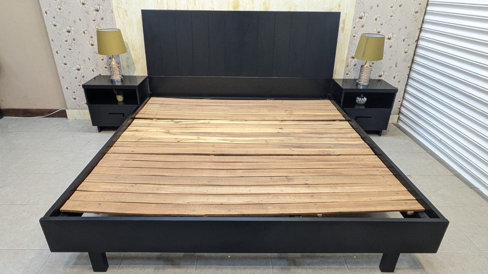 King Size Bed With 2 Side table