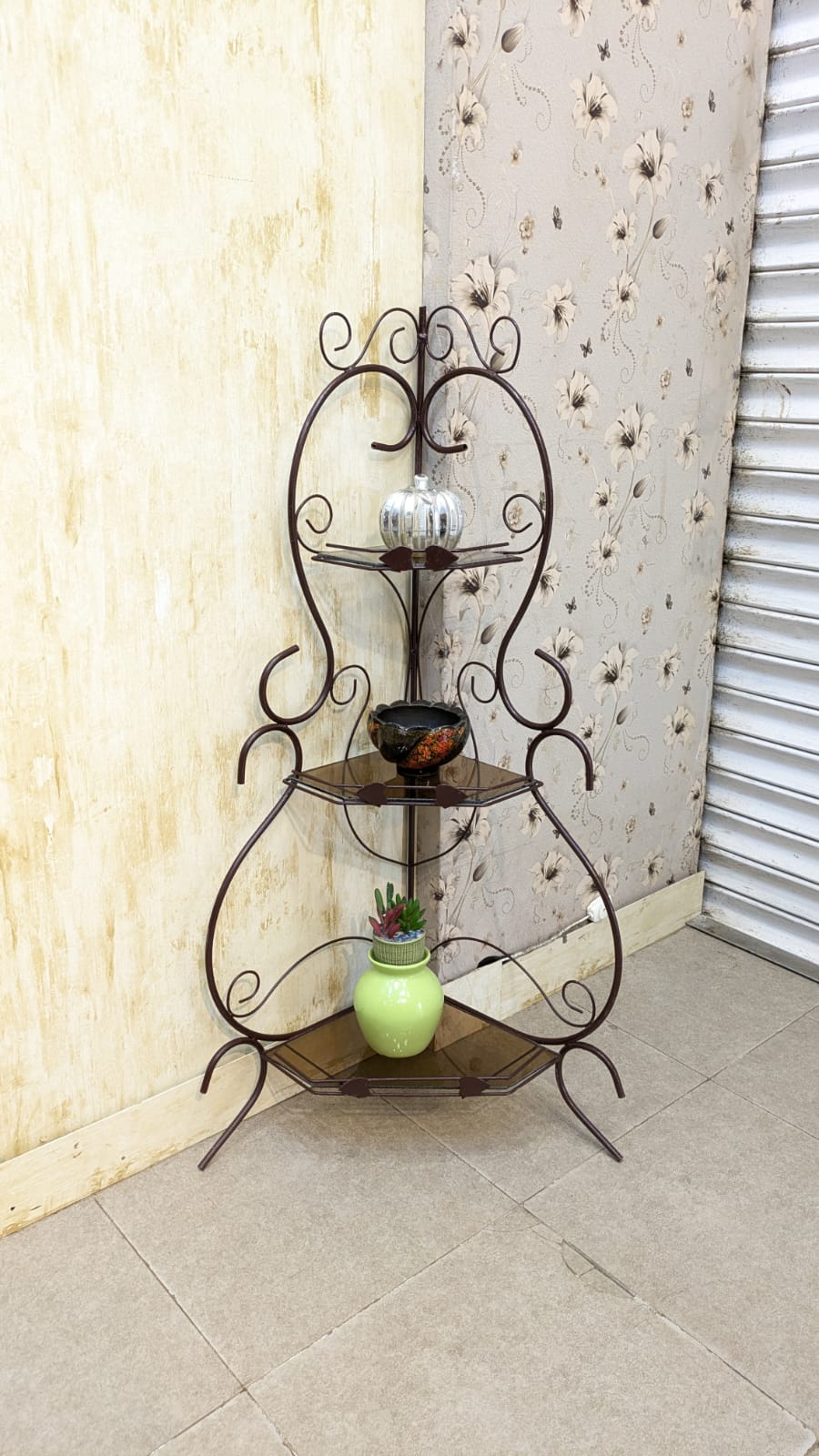 Corner display Shelf