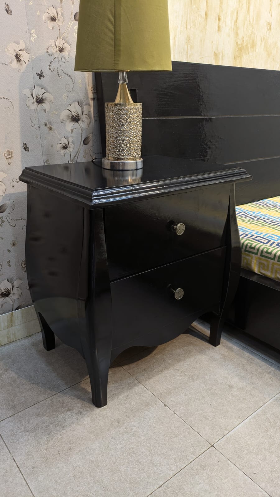 King Size Bed With 2 Side Tables