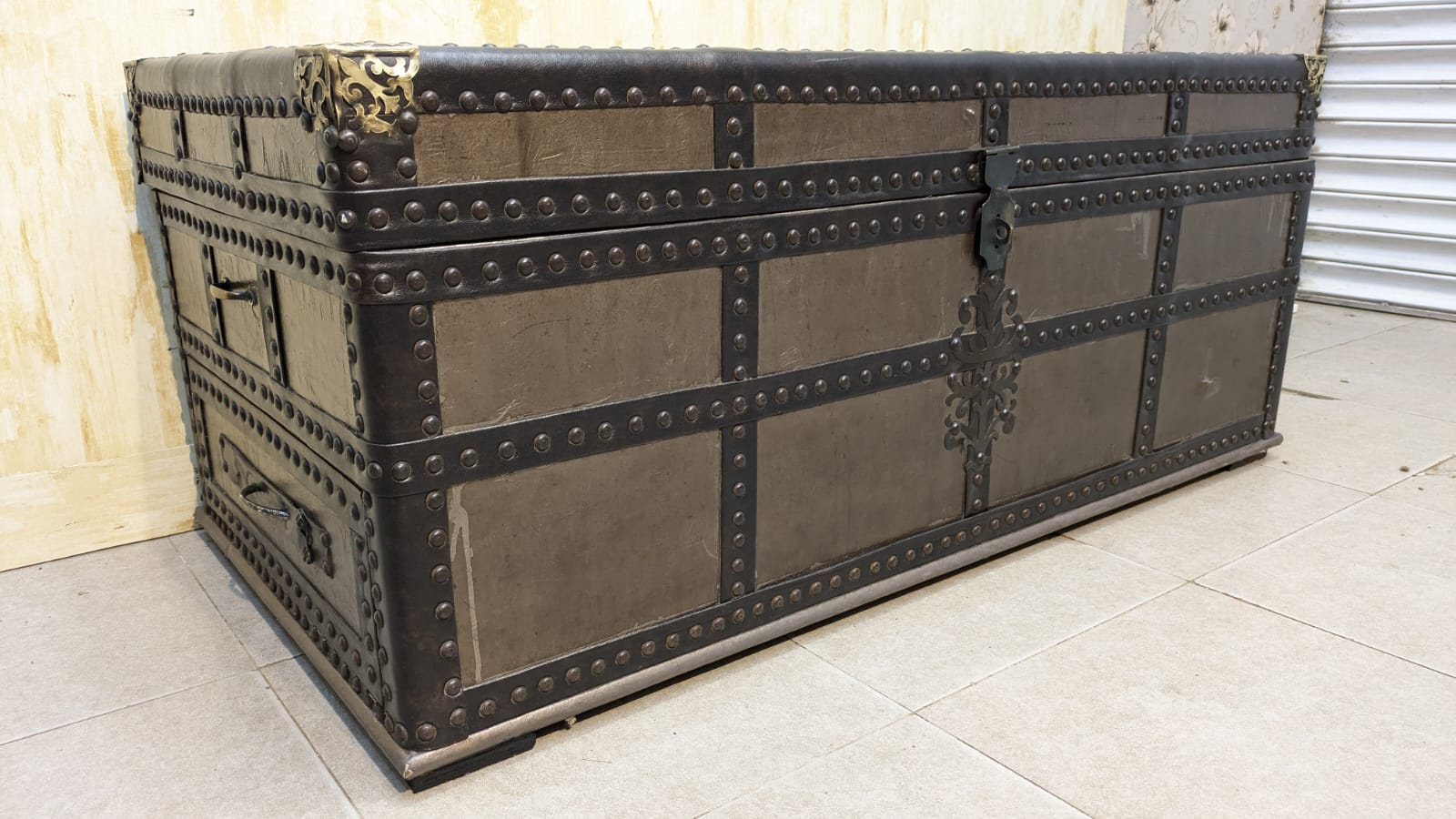 Beautiful Vintage Storage Trunk Elegant spacious