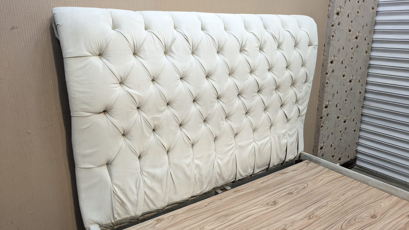 Modern Chesterfield Design Queen Size Bed