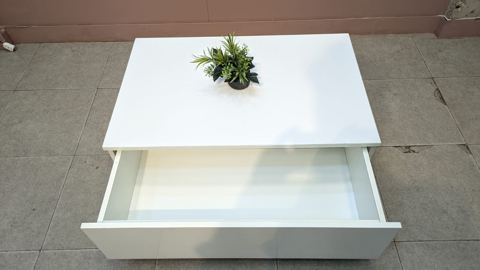 ELEGANT MODERN CENTER TABLE – STYLE MEETS STORAGE!