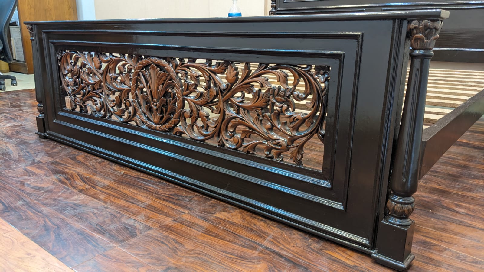 King Size Bed With 2 Side Tables