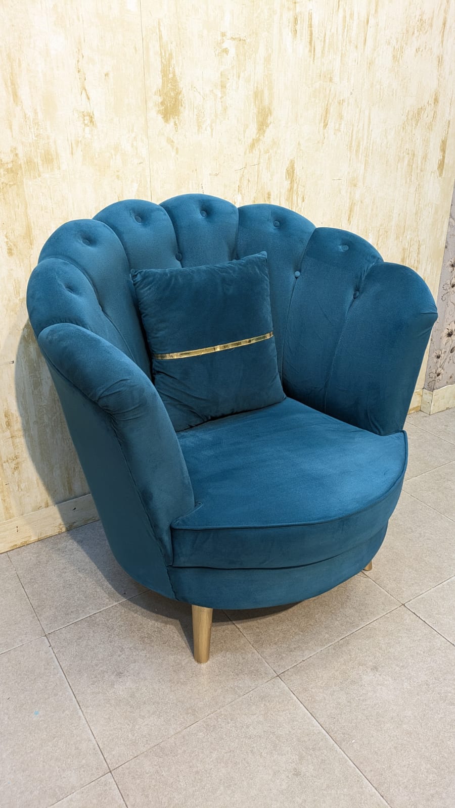BEAUTIFUL PAIR OF ACCENT CHAIRS WITH MATCHING TABLE
