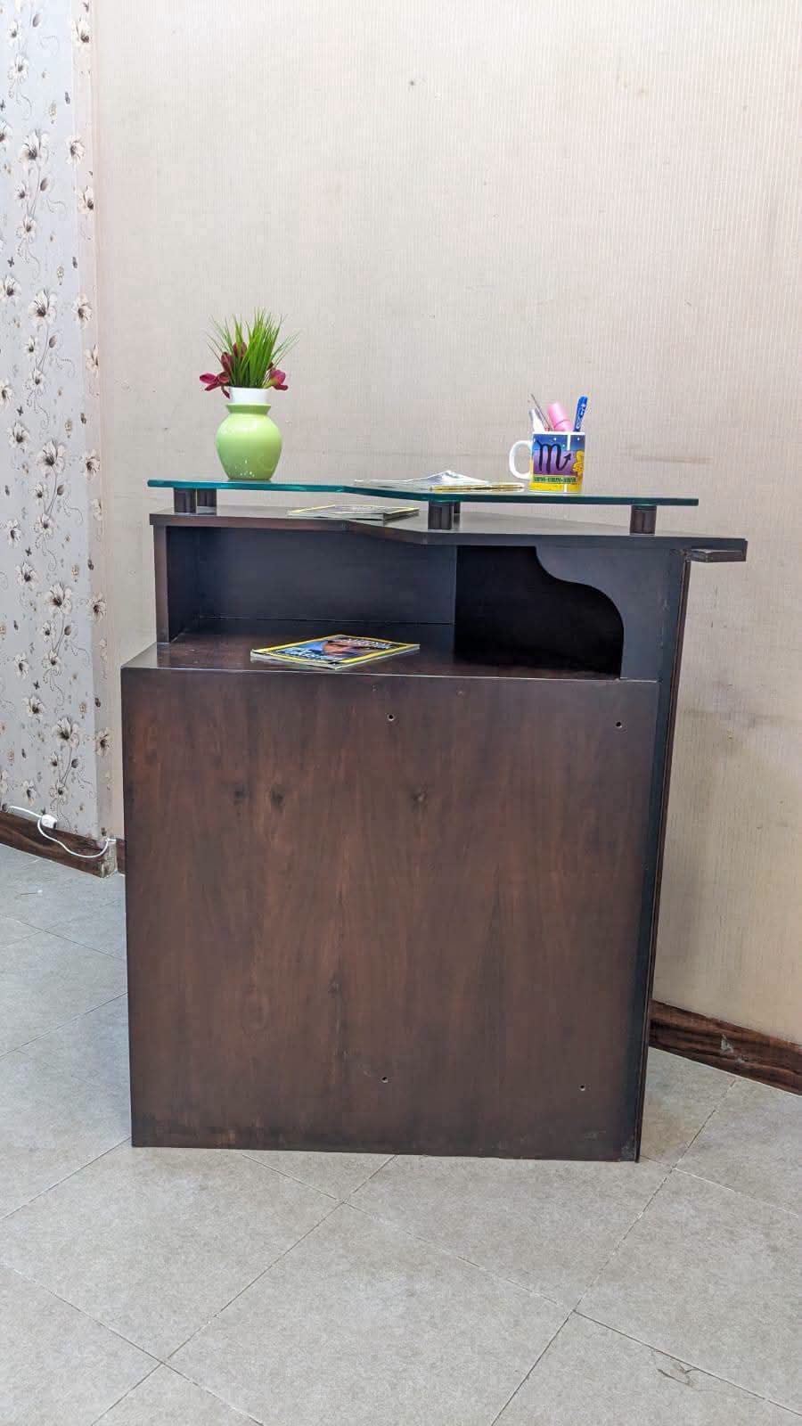 Stylish Counter Table