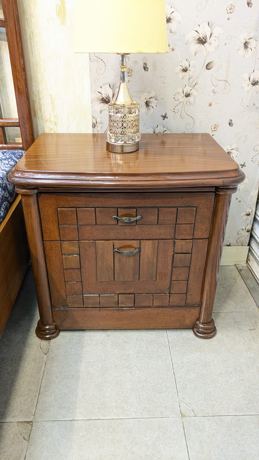 King Size Bed With 2 Side Tables
