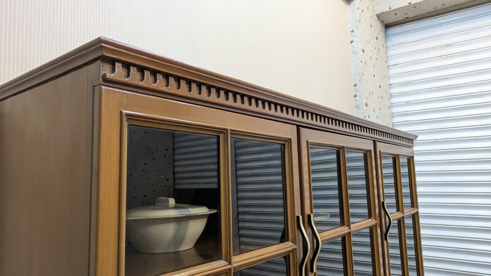 Beautiful Crockery Divider