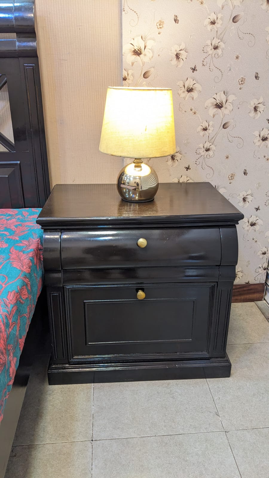 King Size Bed With 2 Side Tables and Dressing Table