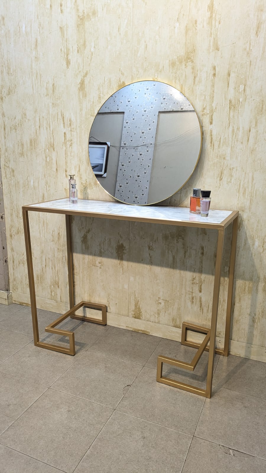 Console with Wall mounted mirror