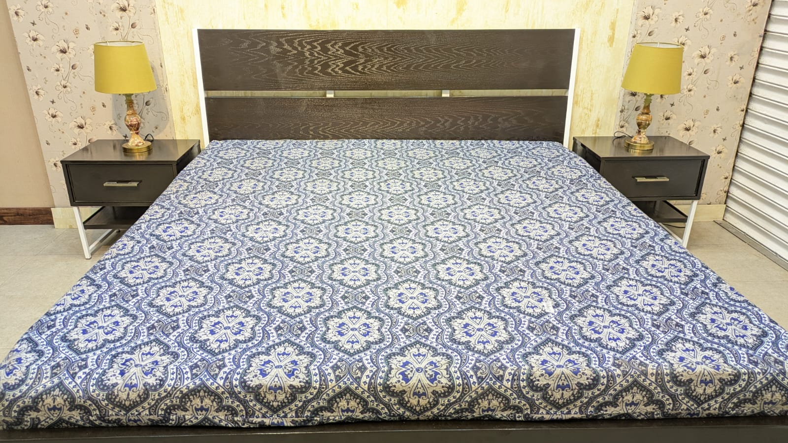 King Size Bed With 2 Side Tables