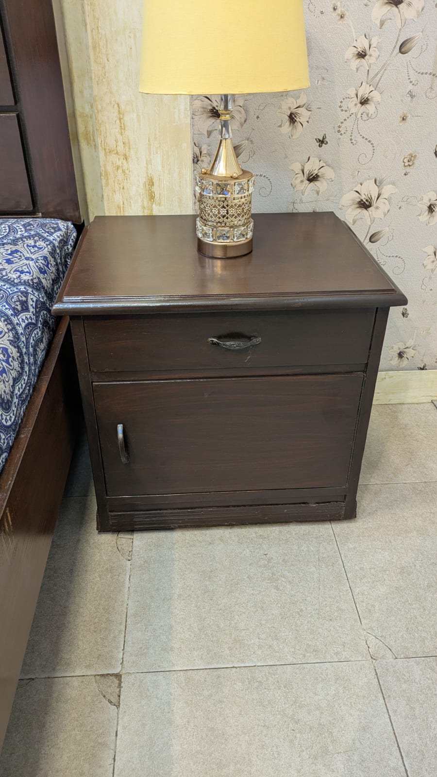 King Size Bed With 2 Side Tables