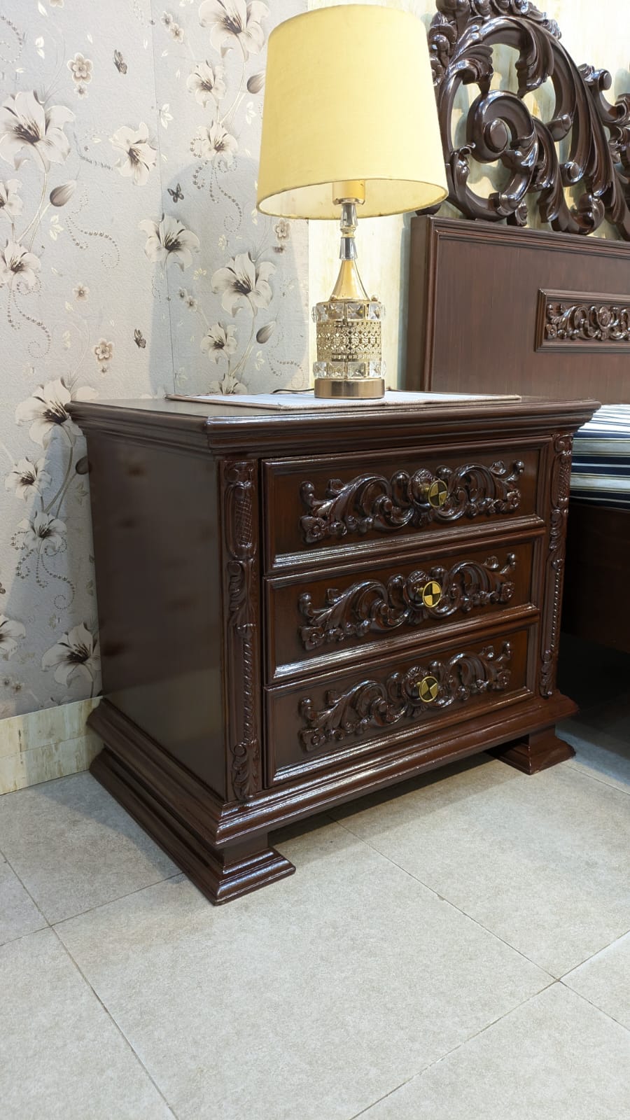 Elegant King Size Bed Set