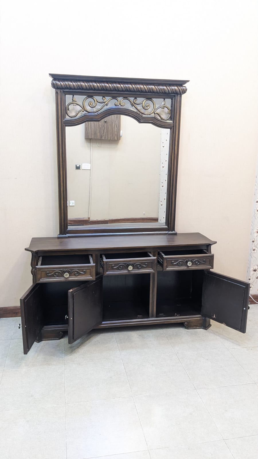 Solid Sheesham Wood King Size Bed With 2 Side Tables and Dressing Table