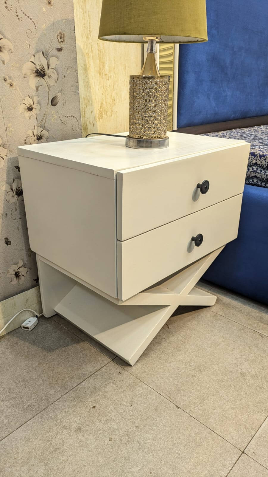 King Size Bed With 2 Side Tables