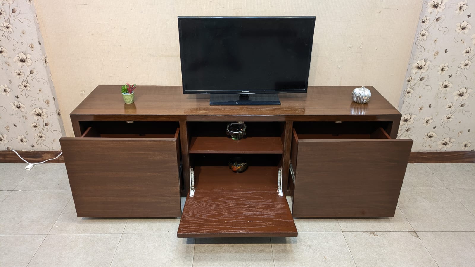 Elegant Design Led Unit