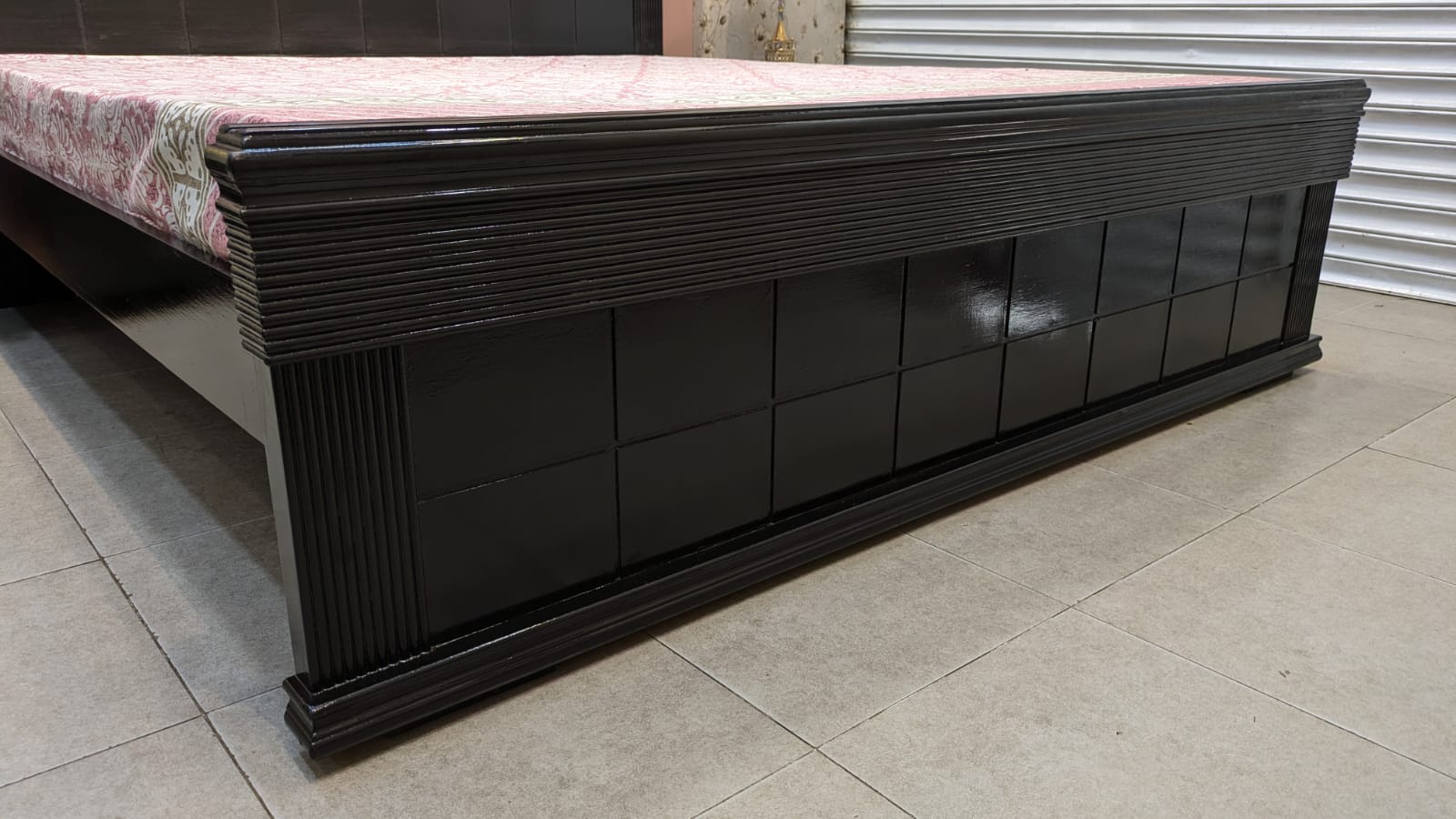 King Size Bed With 2 Side Tables